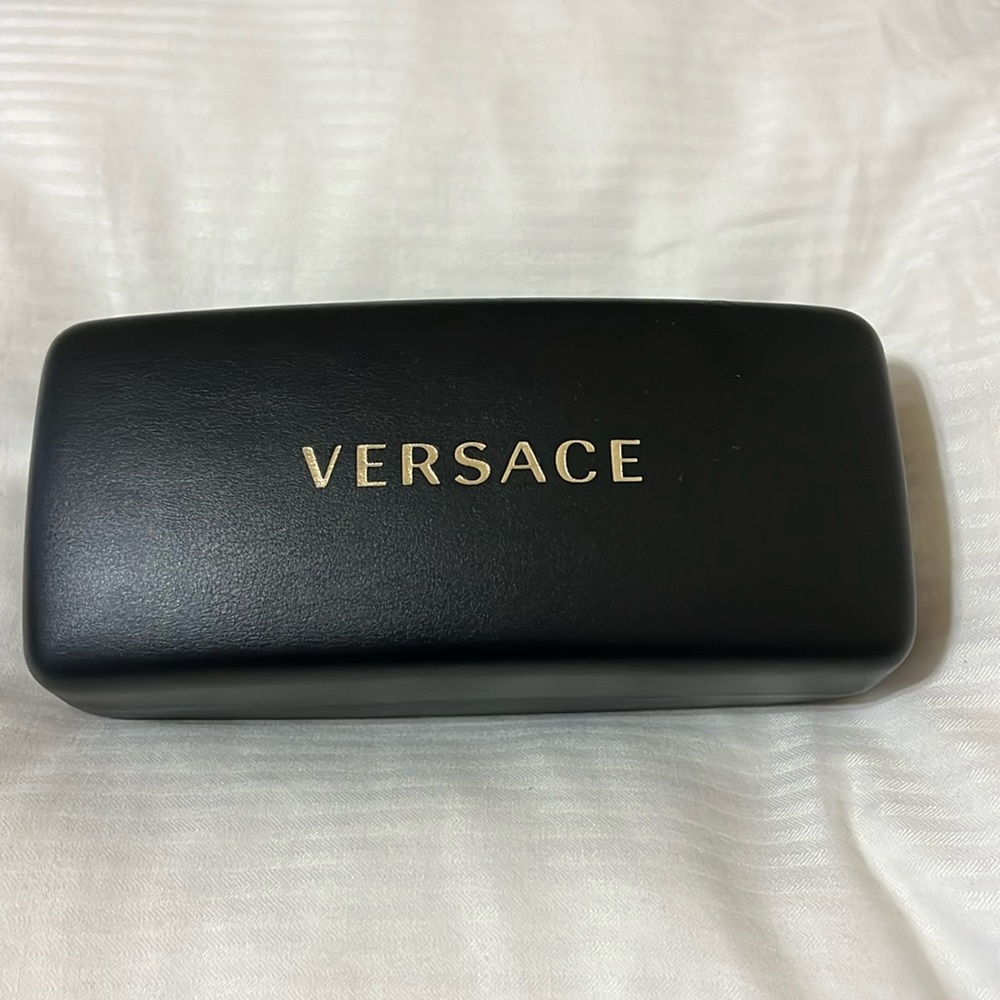 Versace- Sunglasses 🕶️/ eyeglasses 👓 case. 💗
